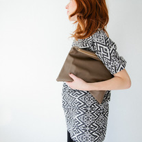 Solid leather clutch - Taupe