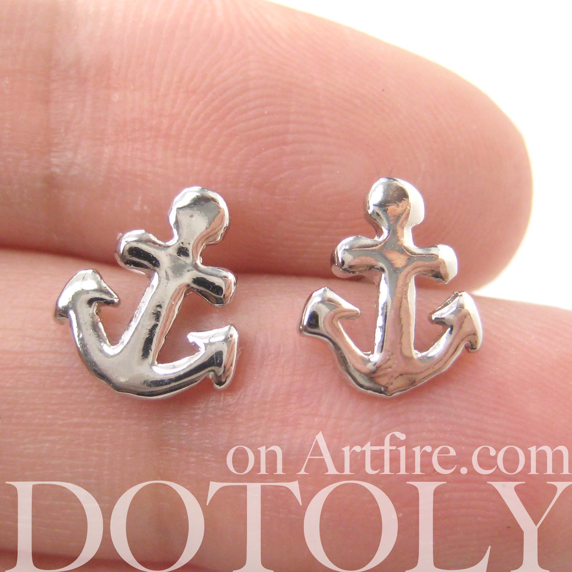 Small Anchor Shaped Nautical Stud Earrings in Silver · DOTOLY Animal