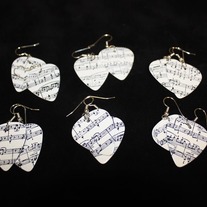 Sheet_20music_20pick_20earrings_medium