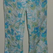 White/Teal/Green Capris-TM Style Size Medium