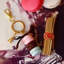Macaron keychain in choc