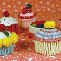 Moda Cupcake Pincushion (pink w/ sprinkles)