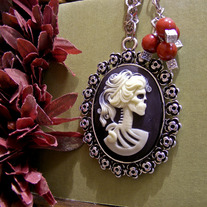 Skeleton Cameo Necklace - Mysterious Girl