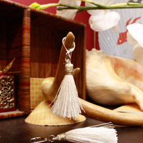 Shiroi Tassels