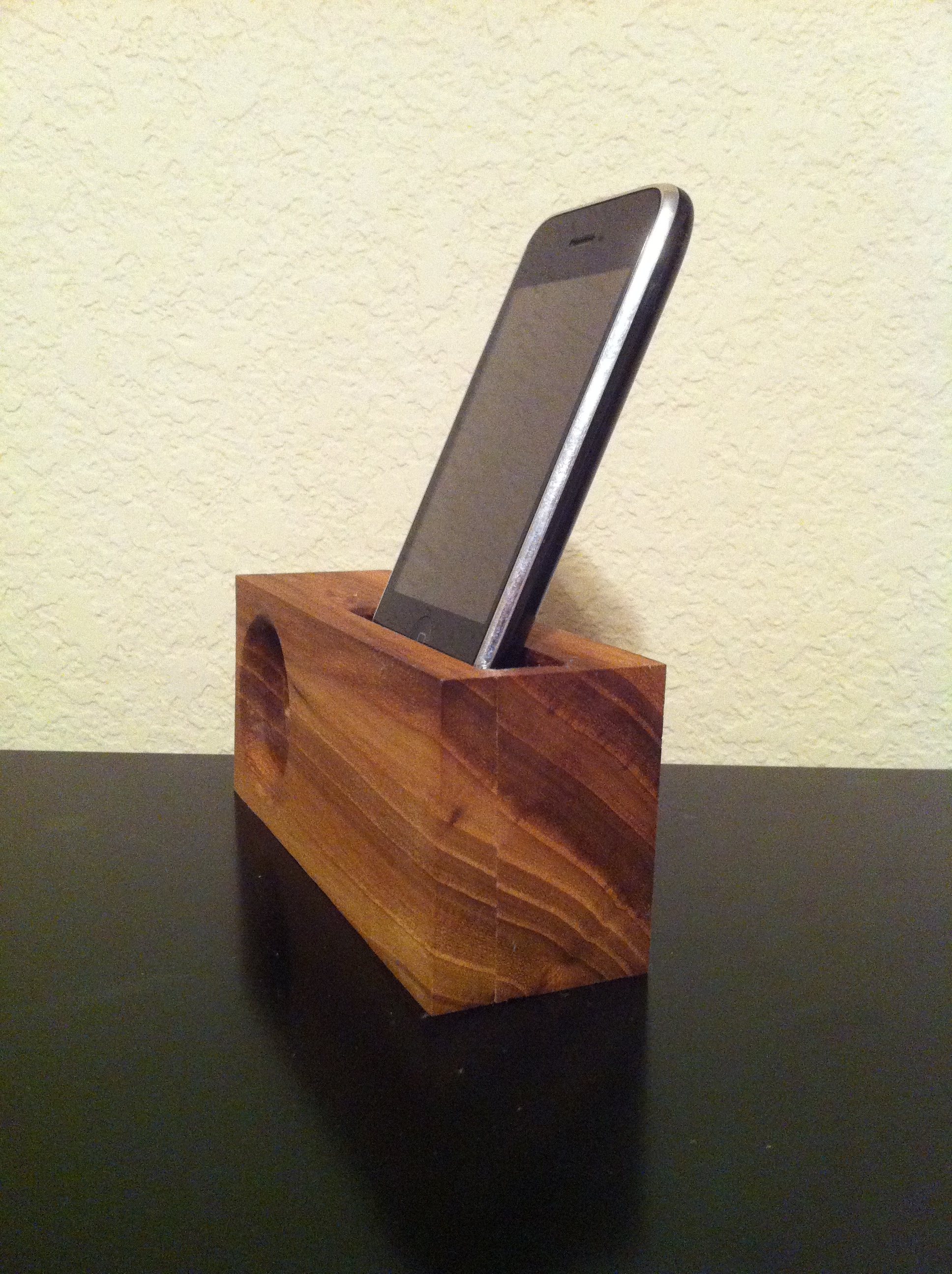 Elm Wood iPhone Music Amplifing Stand - Thumbnail 3