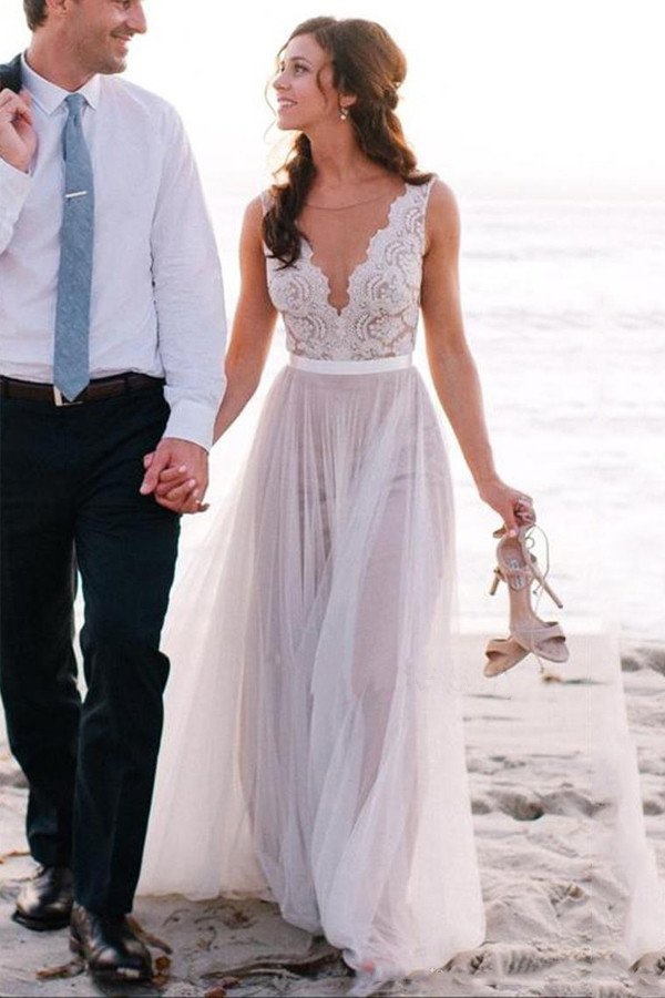 lace wedding dress for beach wedding